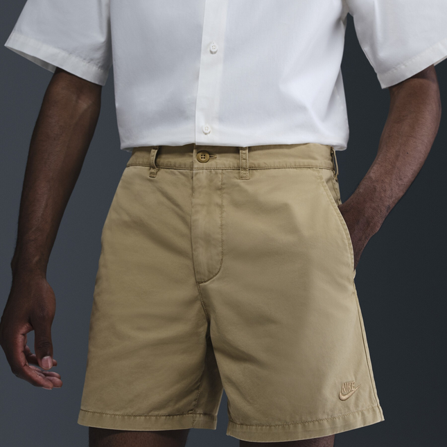Bermuda sportivi Nike Club uomo stile chino