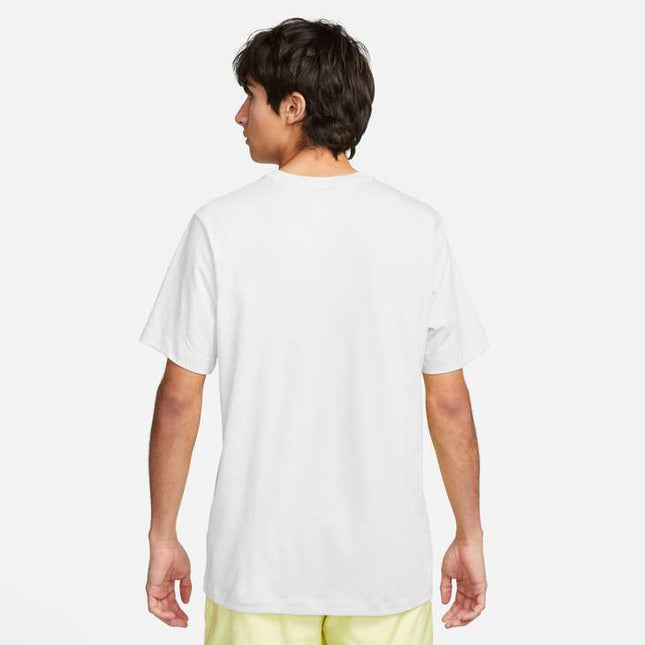 T-shirt sportiva Nike Sportswear Club uomo con logo Futura