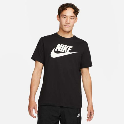 T-shirt sportiva Nike Sportswear uomo con logo sul petto