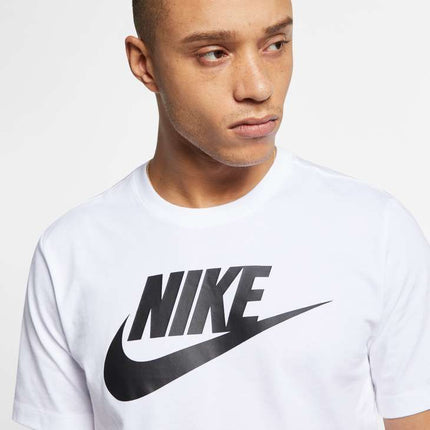 T-shirt sportiva Nike Sportswear uomo con logo sul petto