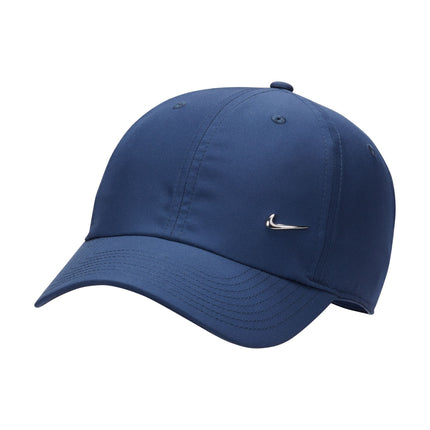 Cappello Nike Club unisex con visiera curva e Swoosh in metallo