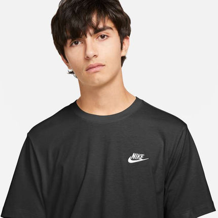 T-shirt sportiva Nike Sportswear Club uomo con logo Futura